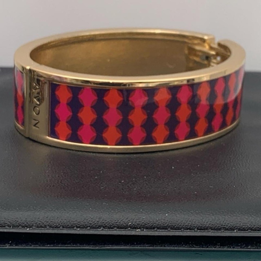 Vintage Avon gold tone hinged bangle with red / pink pattern